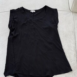 Pleione Classic Black Sleeveless Blouse